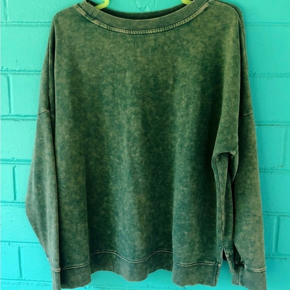 Colsie Tops - Colsie crewneck